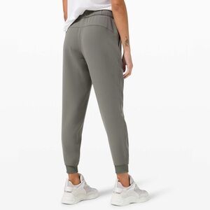 Lululemon | On the Fly Jogger 28" *Woven Size 6